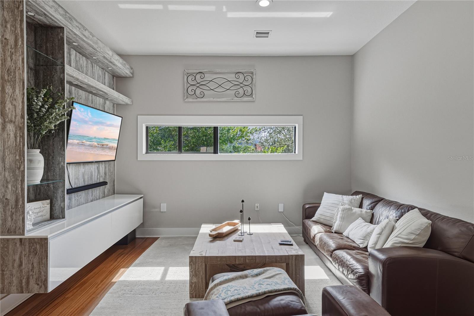 Image 15 of 96 For 3012 Barcelona Street 2