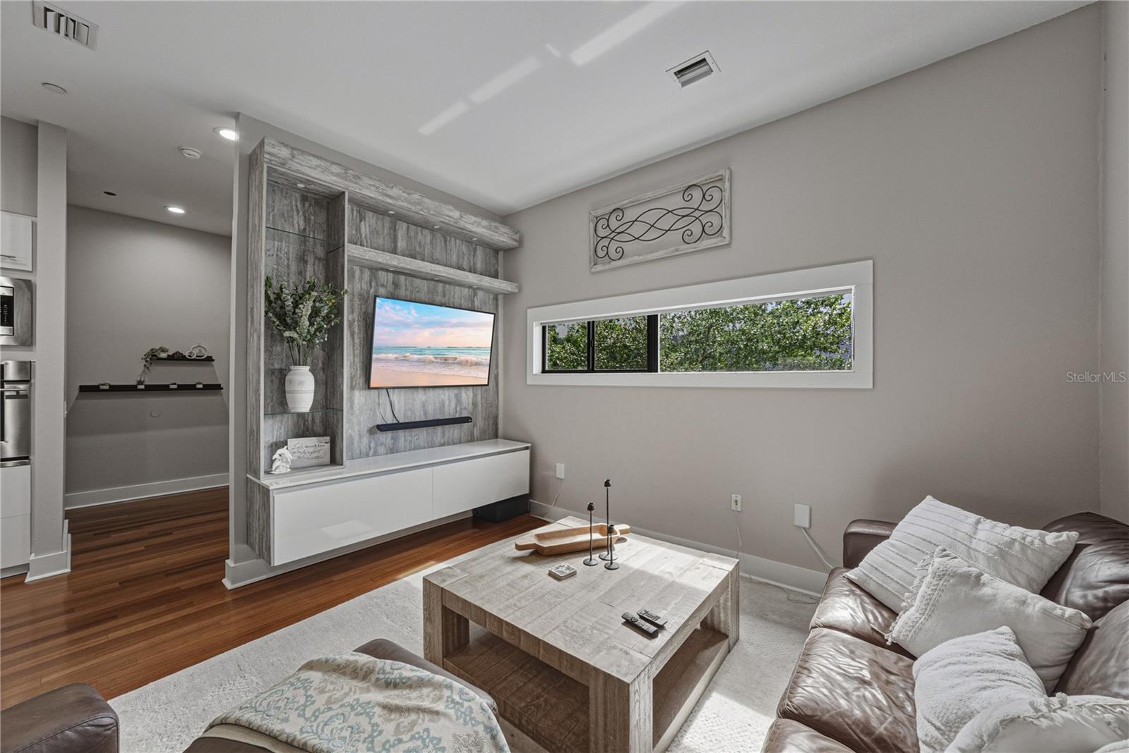 Image 16 of 96 For 3012 Barcelona Street 2