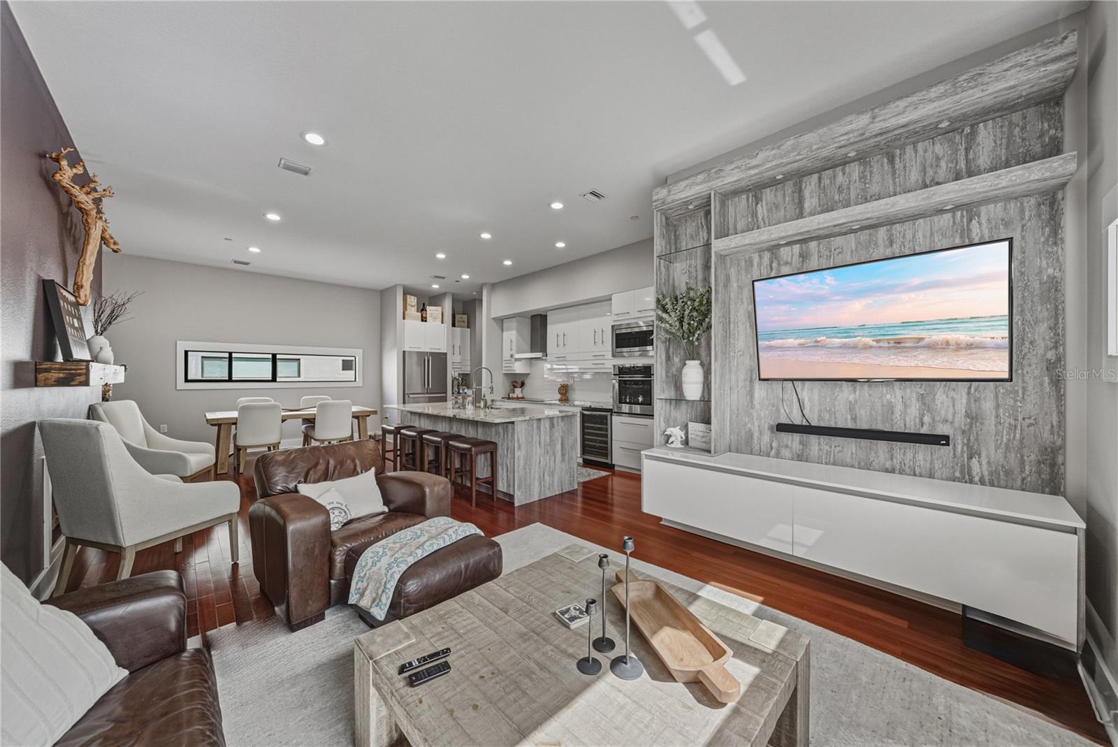 Image 17 of 96 For 3012 Barcelona Street 2