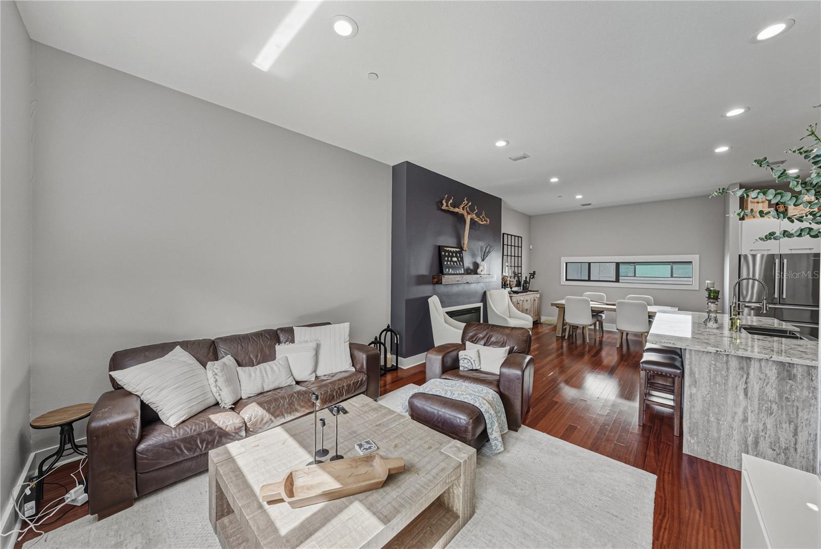 Image 18 of 96 For 3012 Barcelona Street 2