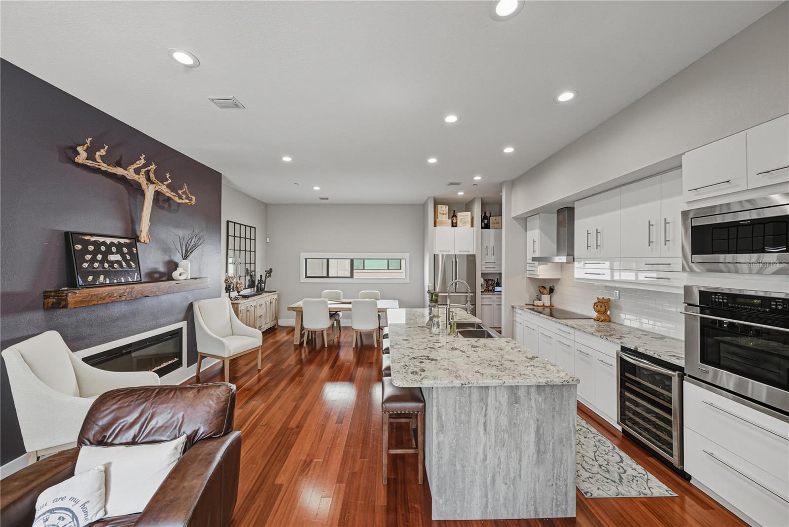 Image 19 of 96 For 3012 Barcelona Street 2