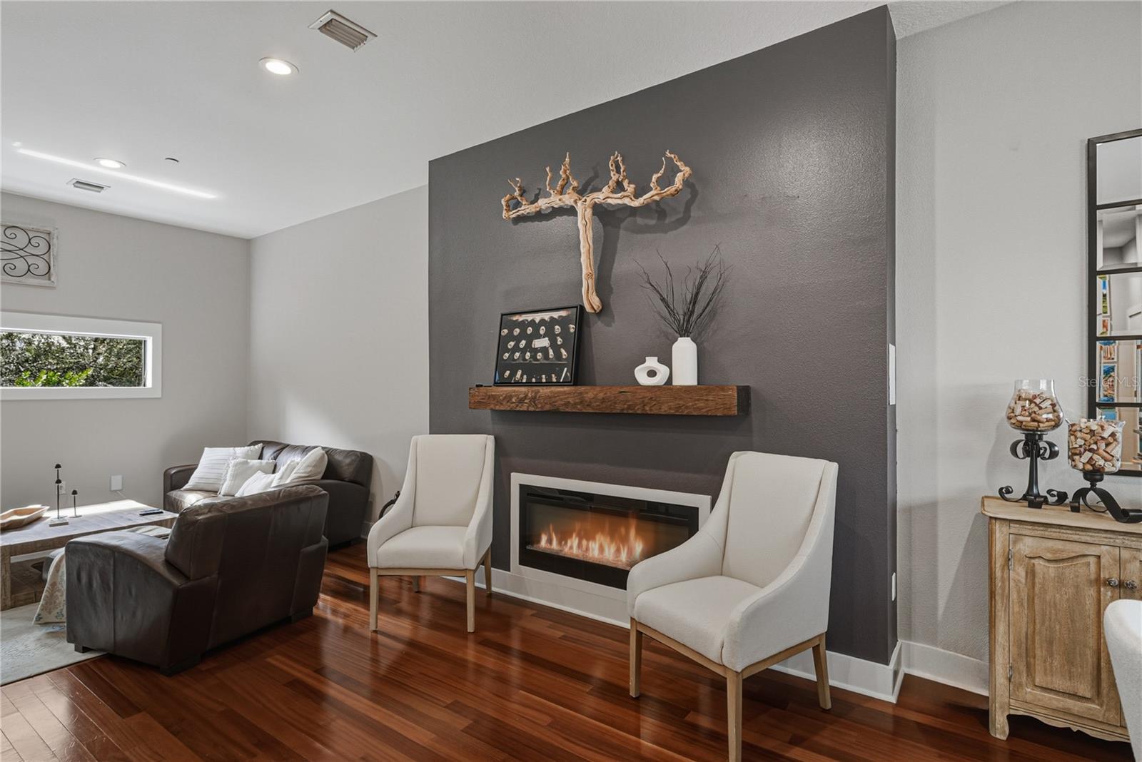 Image 22 of 96 For 3012 Barcelona Street 2