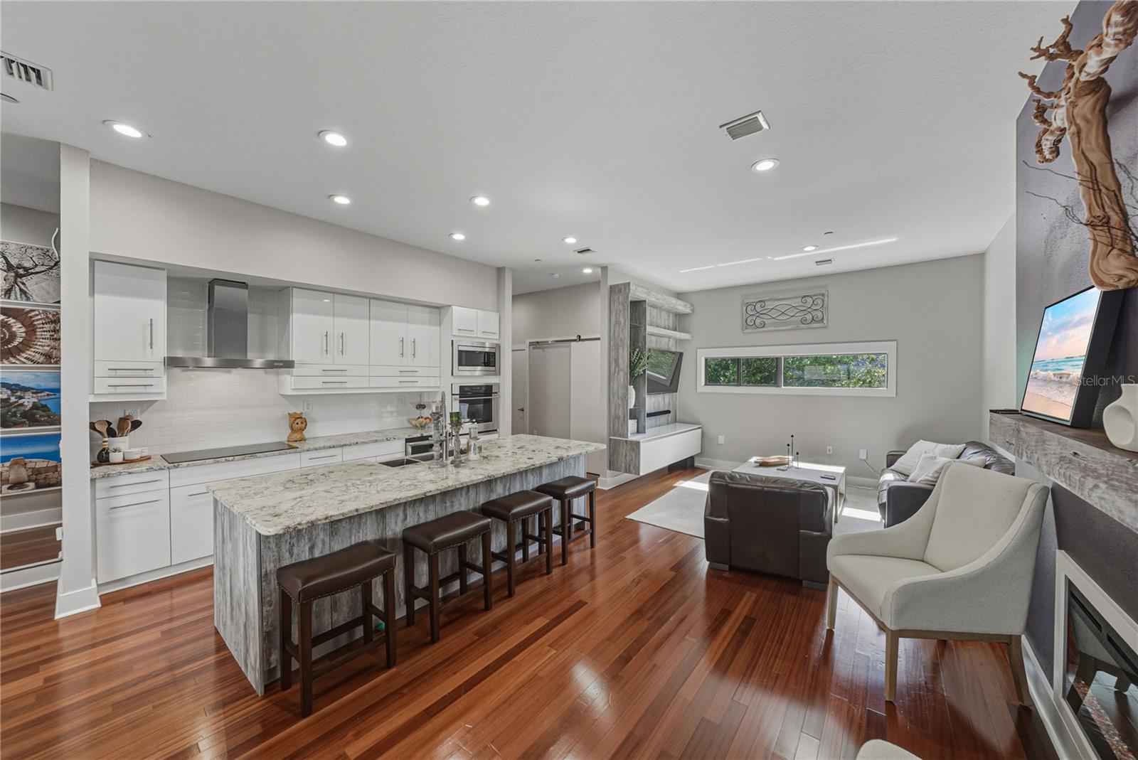 Image 24 of 96 For 3012 Barcelona Street 2