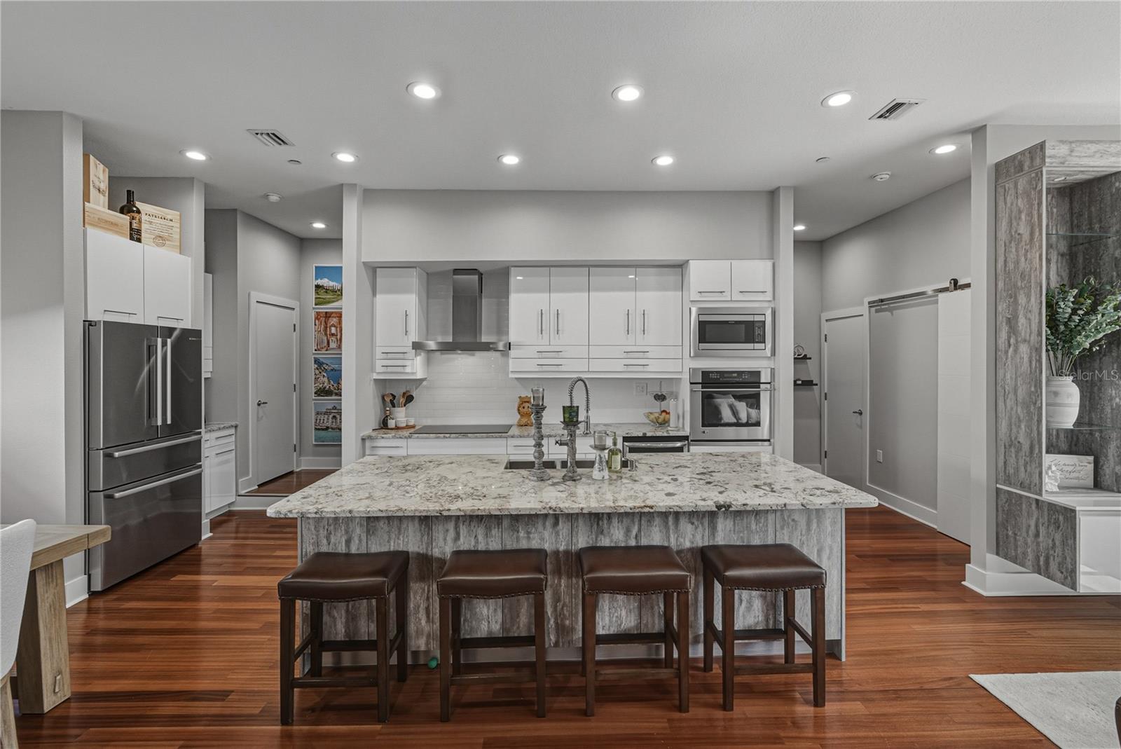 Image 25 of 96 For 3012 Barcelona Street 2