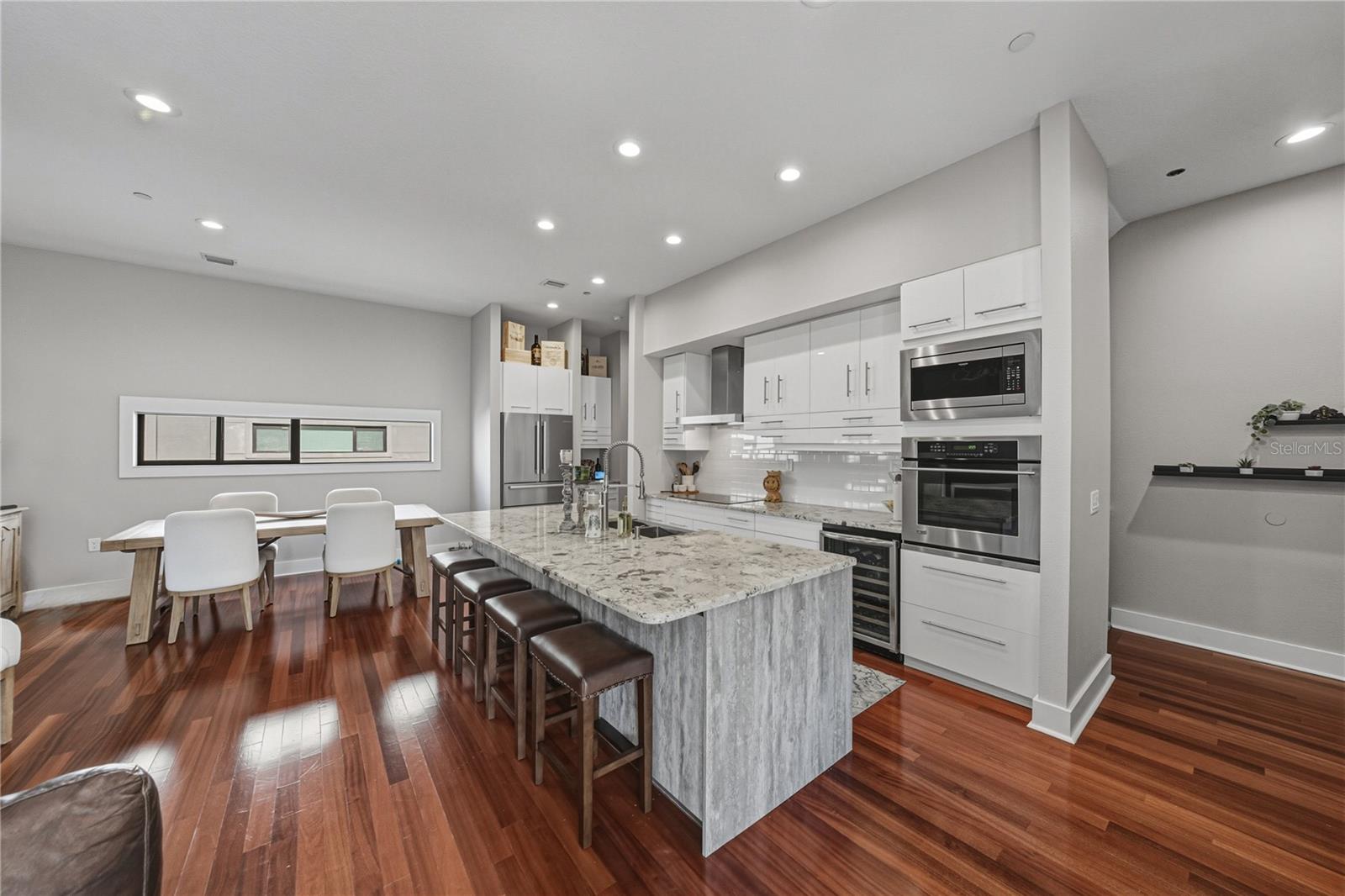 Image 26 of 96 For 3012 Barcelona Street 2