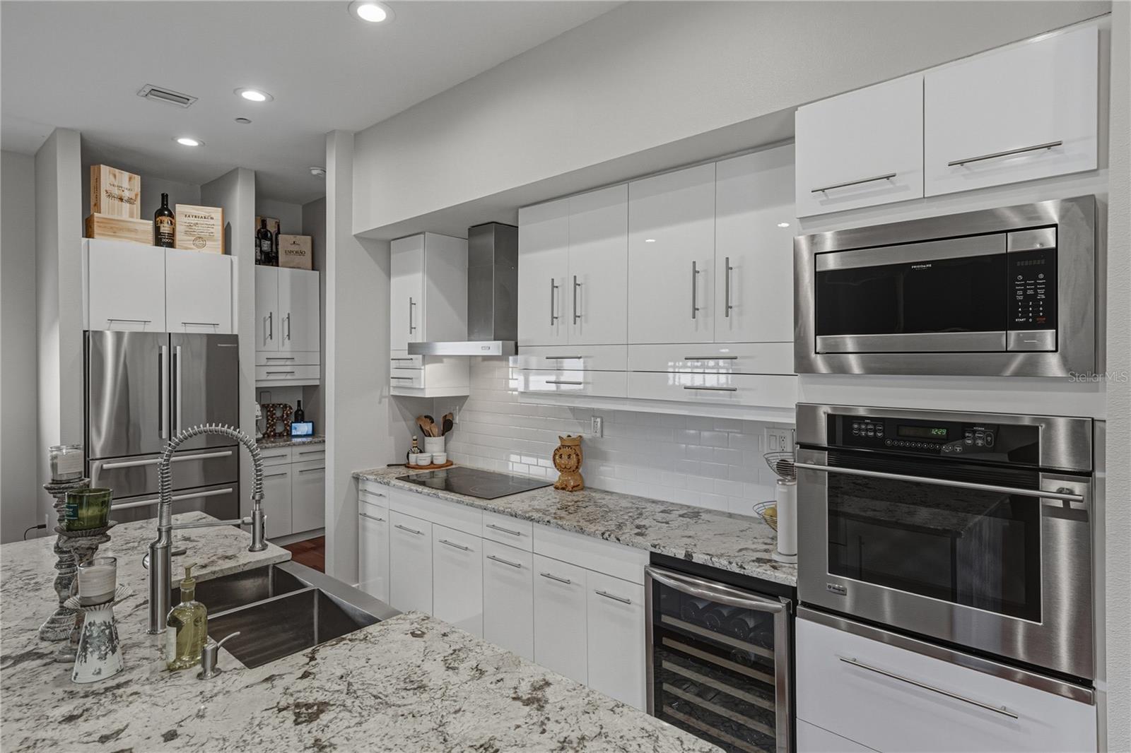 Image 27 of 96 For 3012 Barcelona Street 2