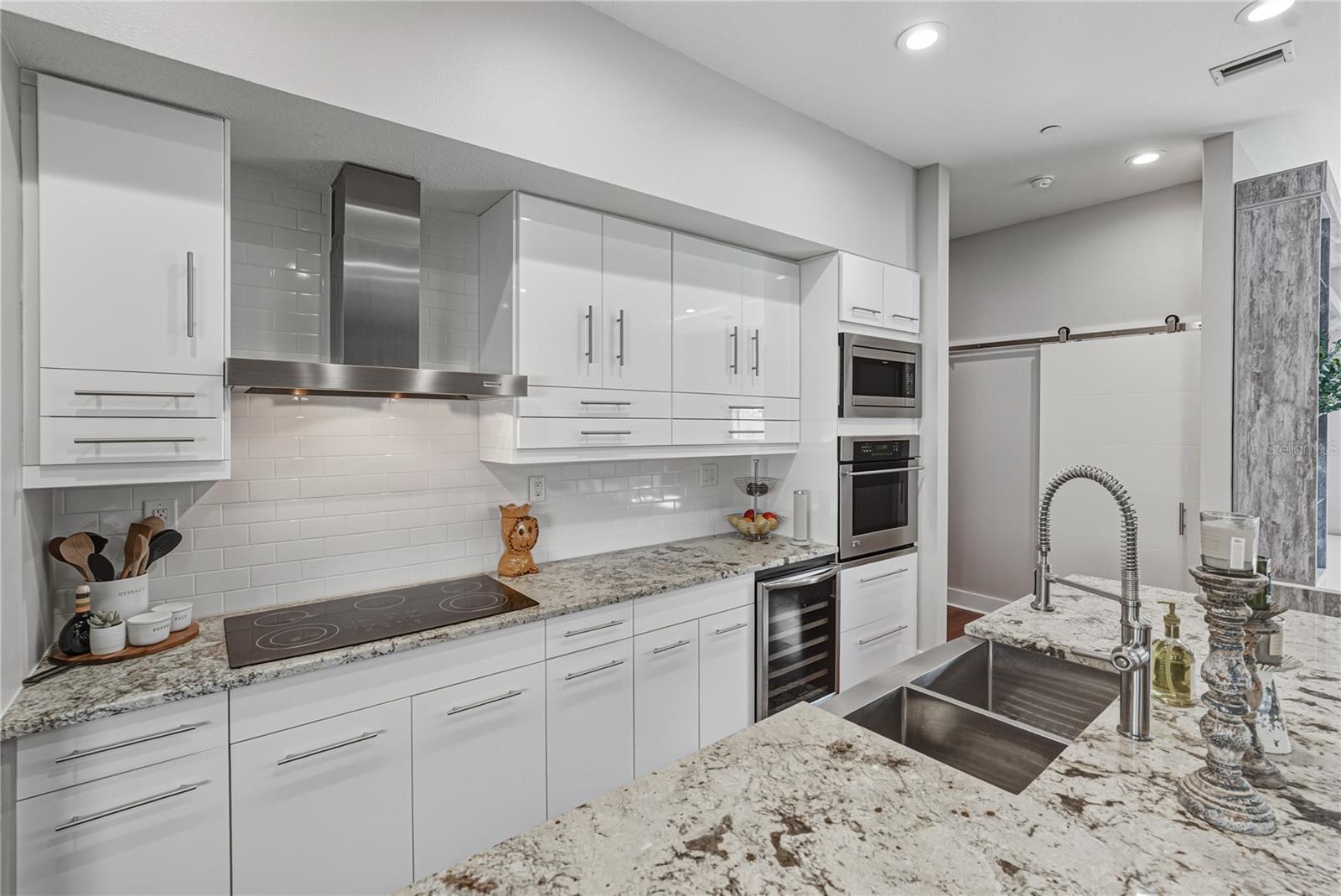 Image 28 of 96 For 3012 Barcelona Street 2