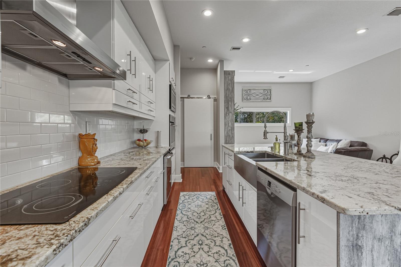 Image 29 of 96 For 3012 Barcelona Street 2