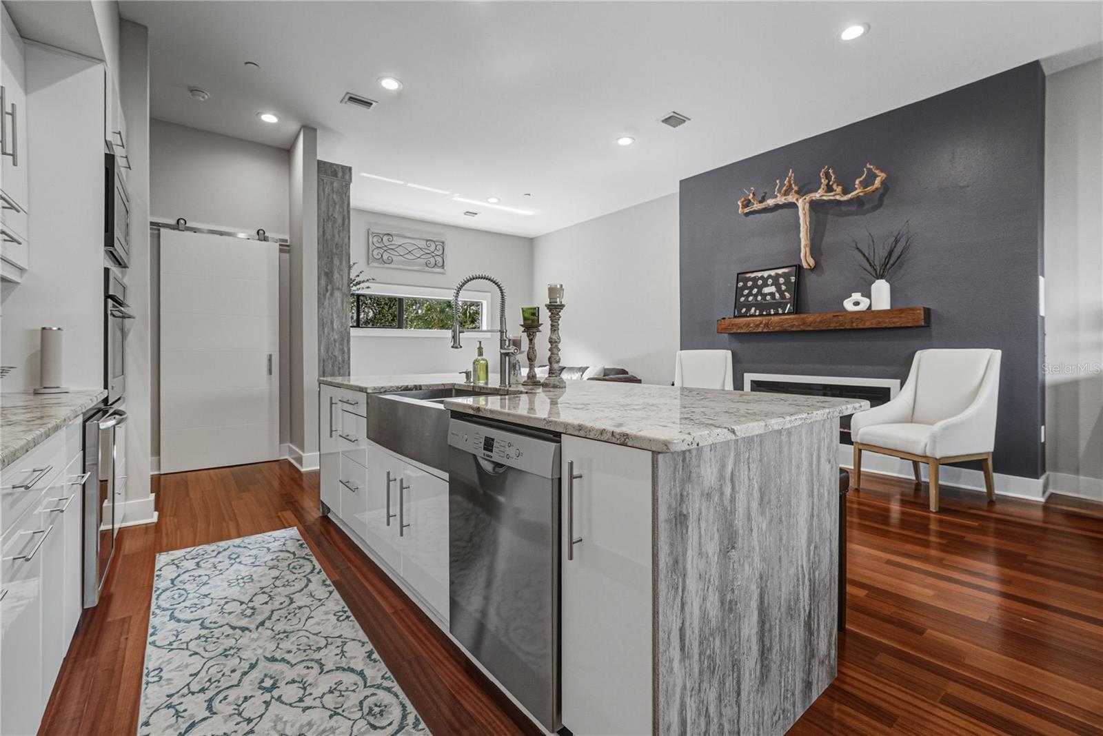 Image 30 of 96 For 3012 Barcelona Street 2