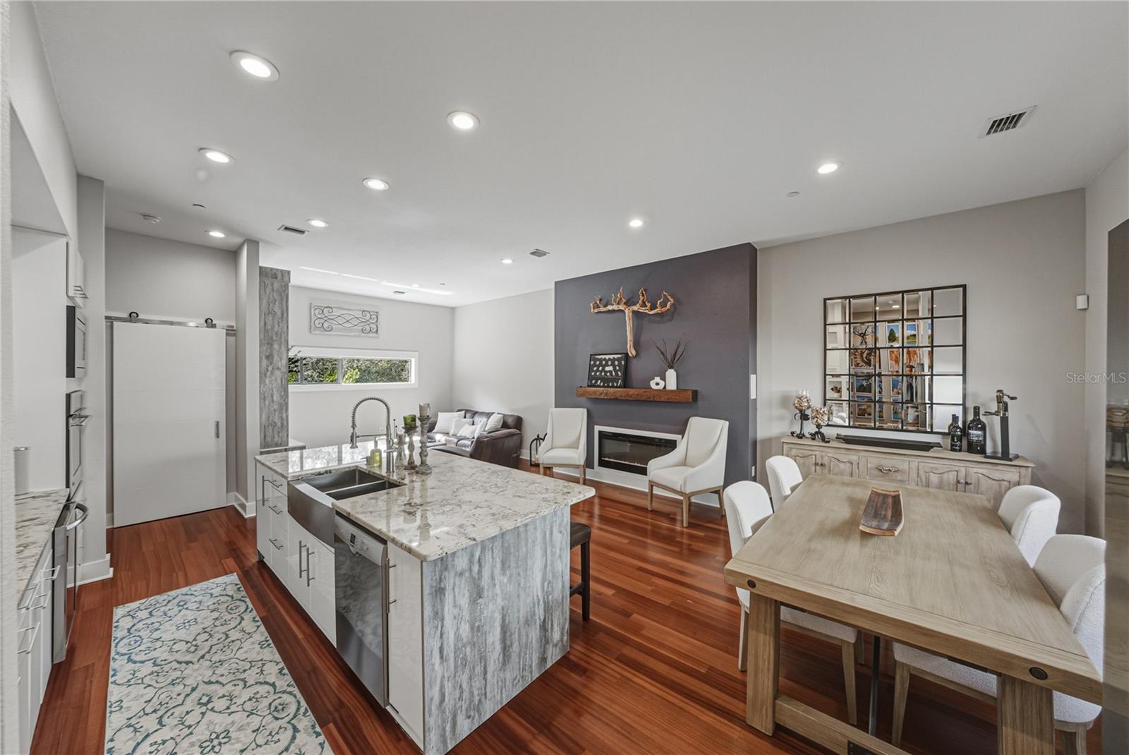 Image 31 of 96 For 3012 Barcelona Street 2