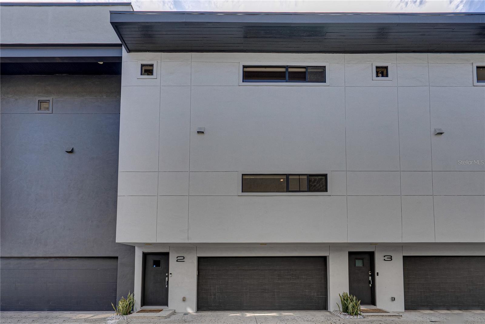 Image 4 of 96 For 3012 Barcelona Street 2