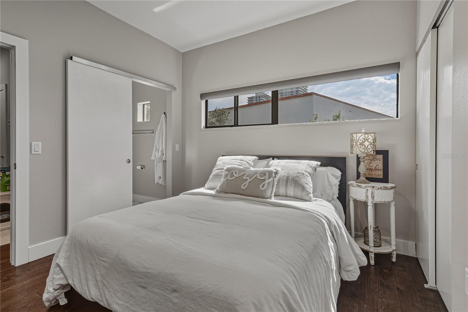 Image 43 of 96 For 3012 Barcelona Street 2