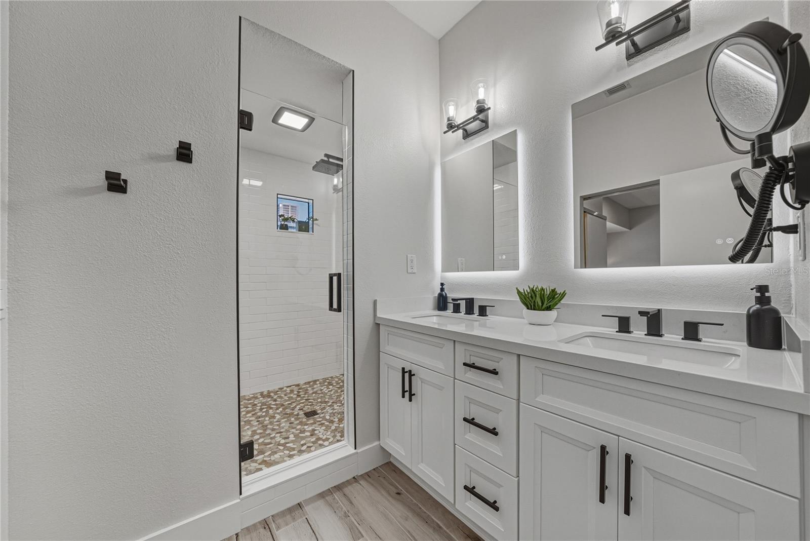 Image 50 of 96 For 3012 Barcelona Street 2