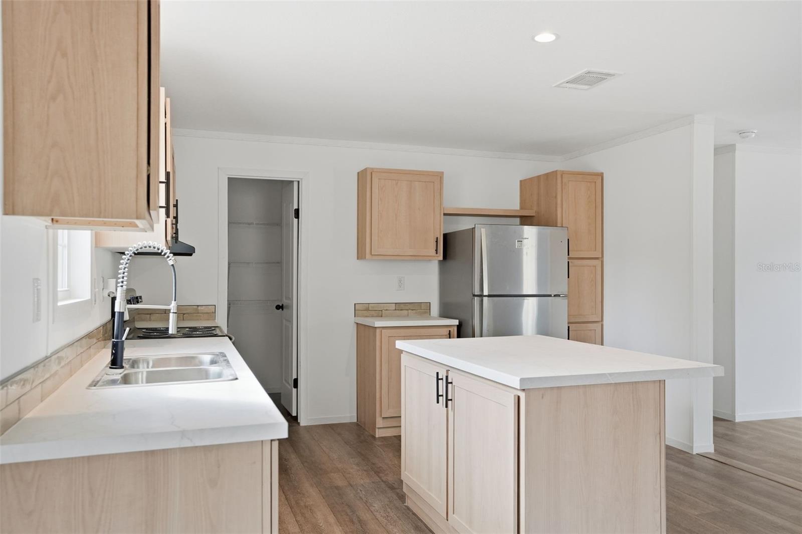 Image 18 of 33 For 25924 Whipperwill Street