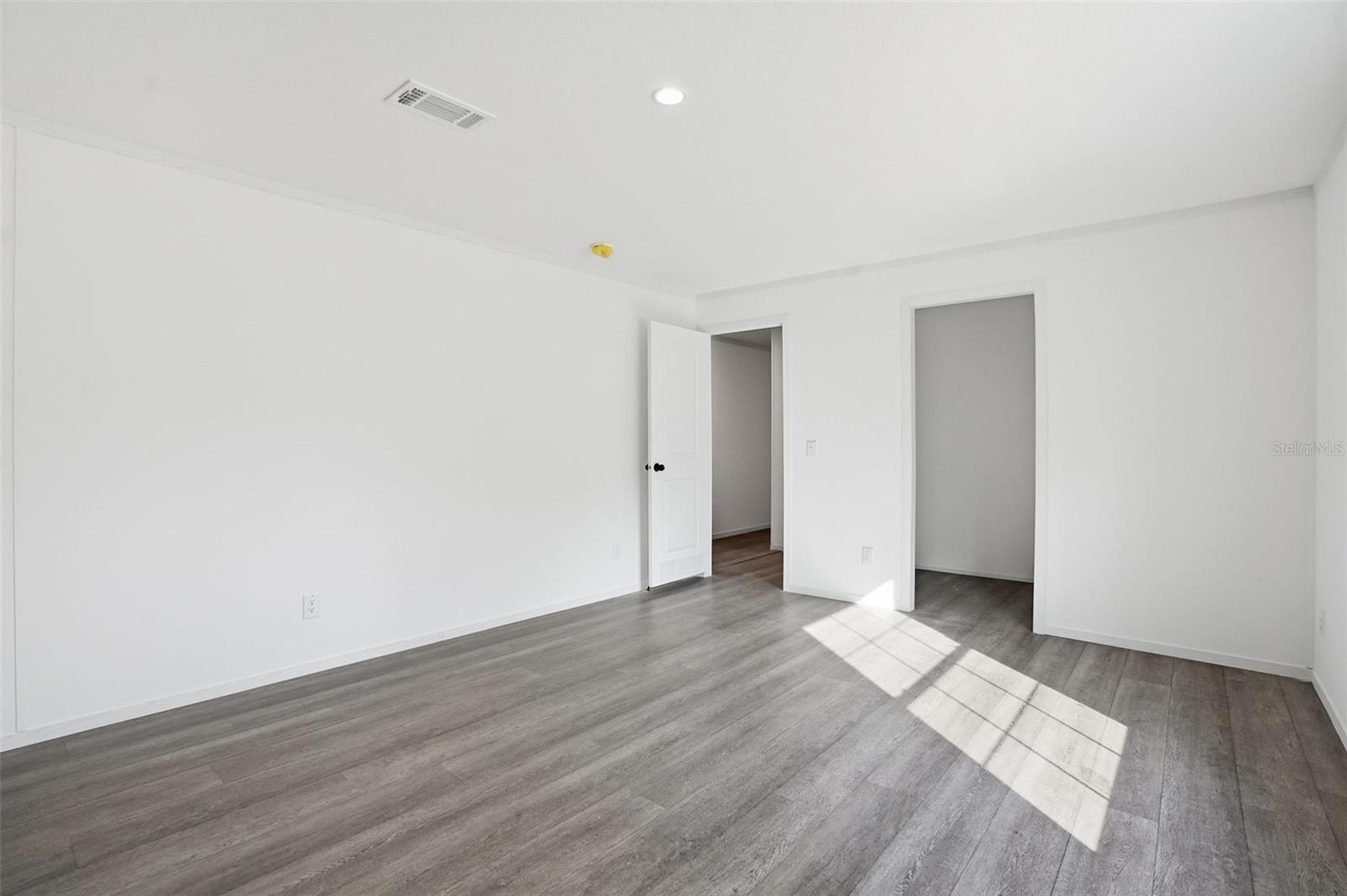 Image 26 of 33 For 25924 Whipperwill Street