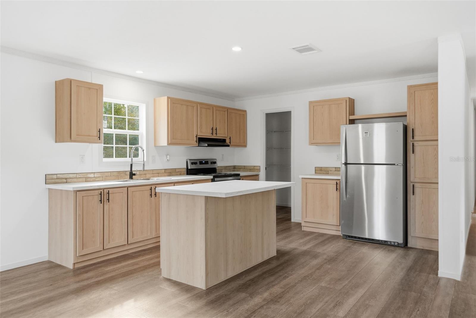 Image 8 of 33 For 25924 Whipperwill Street