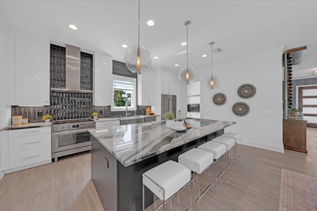 Image 16 of 84 For 419 Bayview Drive Ne