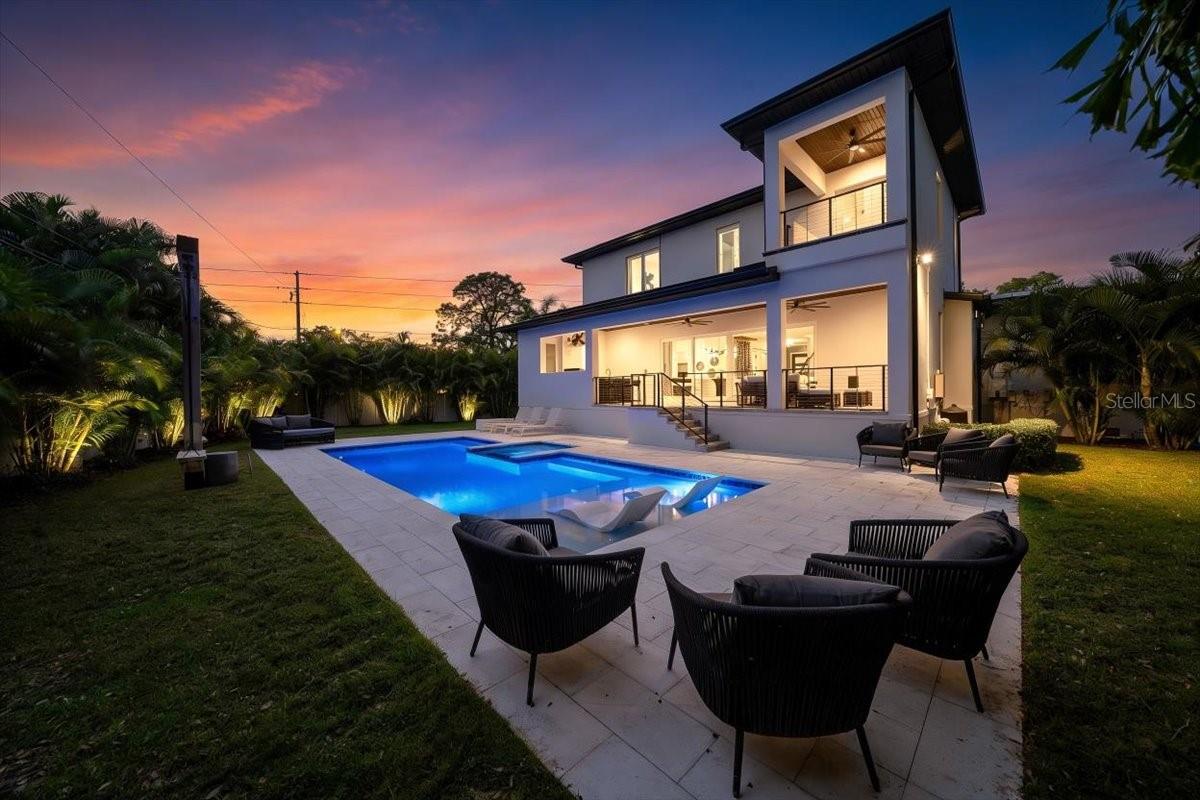 Image 3 of 84 For 419 Bayview Drive Ne