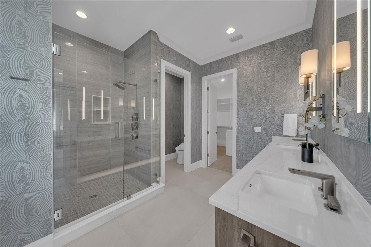 Image 31 of 84 For 419 Bayview Drive Ne