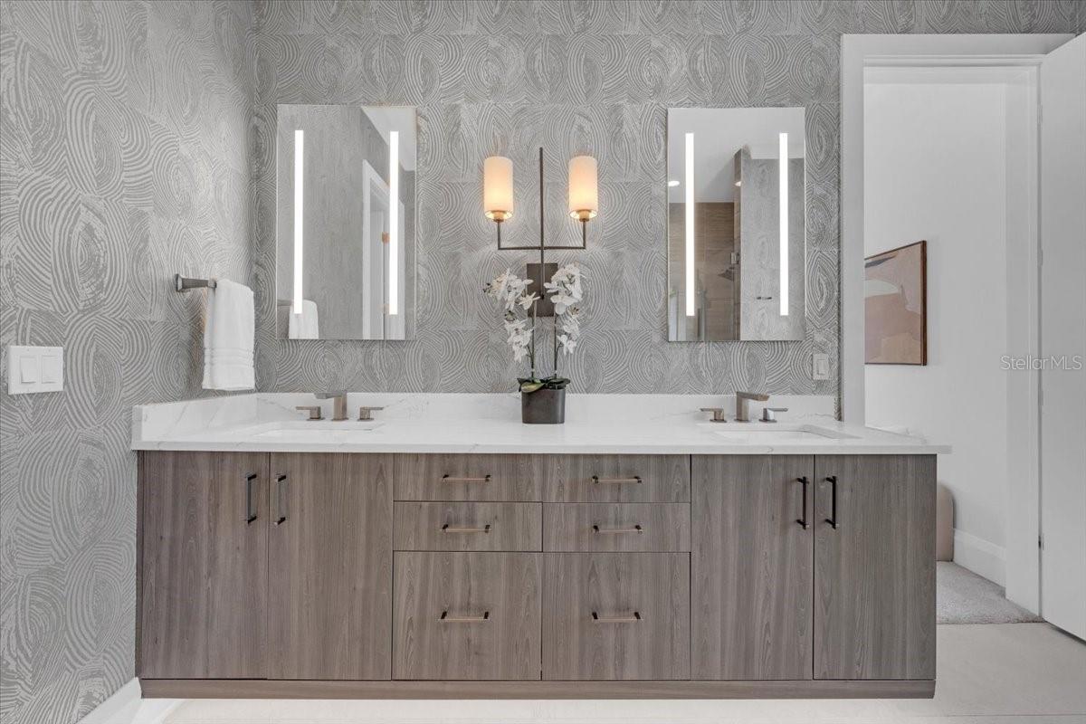 Image 33 of 84 For 419 Bayview Drive Ne