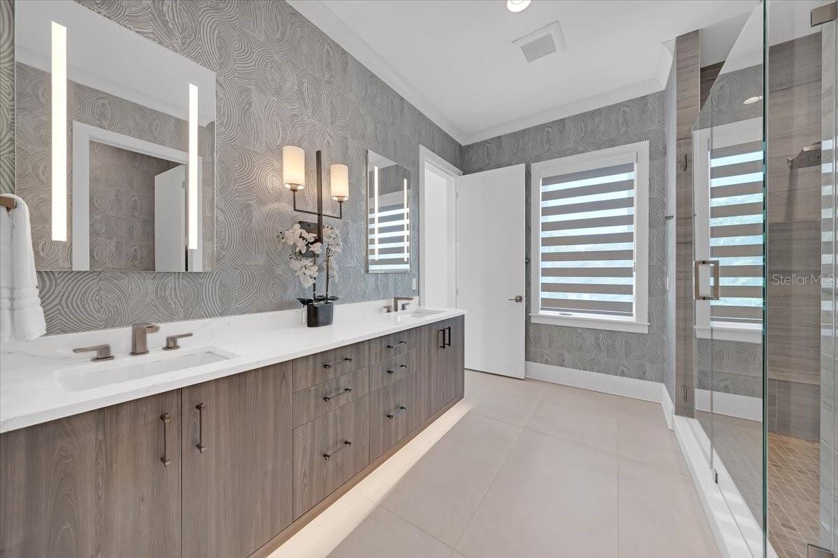 Image 34 of 84 For 419 Bayview Drive Ne