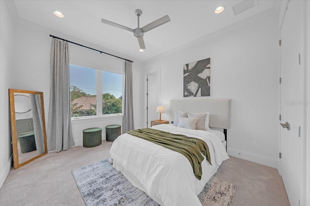 Image 40 of 84 For 419 Bayview Drive Ne