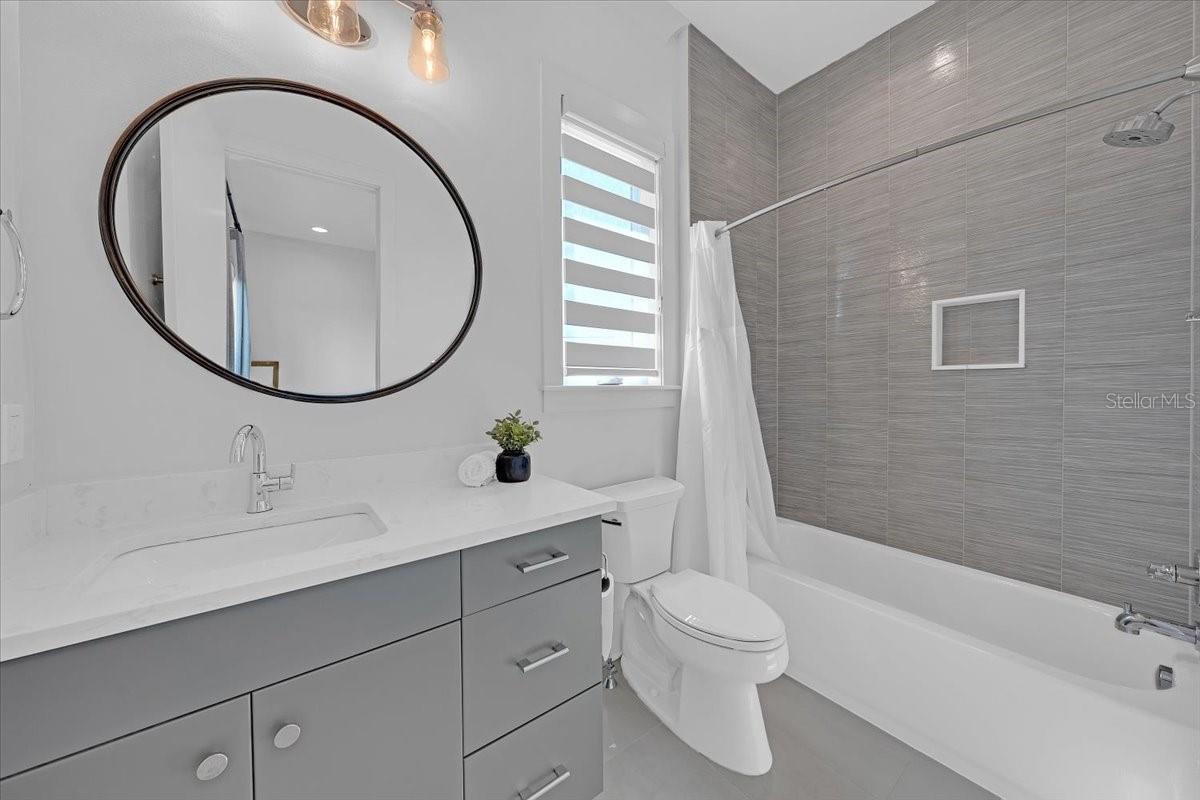 Image 41 of 84 For 419 Bayview Drive Ne