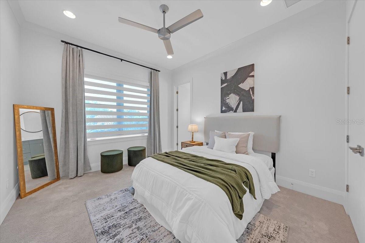 Image 43 of 84 For 419 Bayview Drive Ne