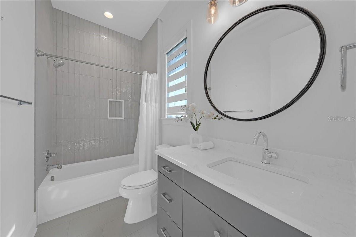 Image 44 of 84 For 419 Bayview Drive Ne