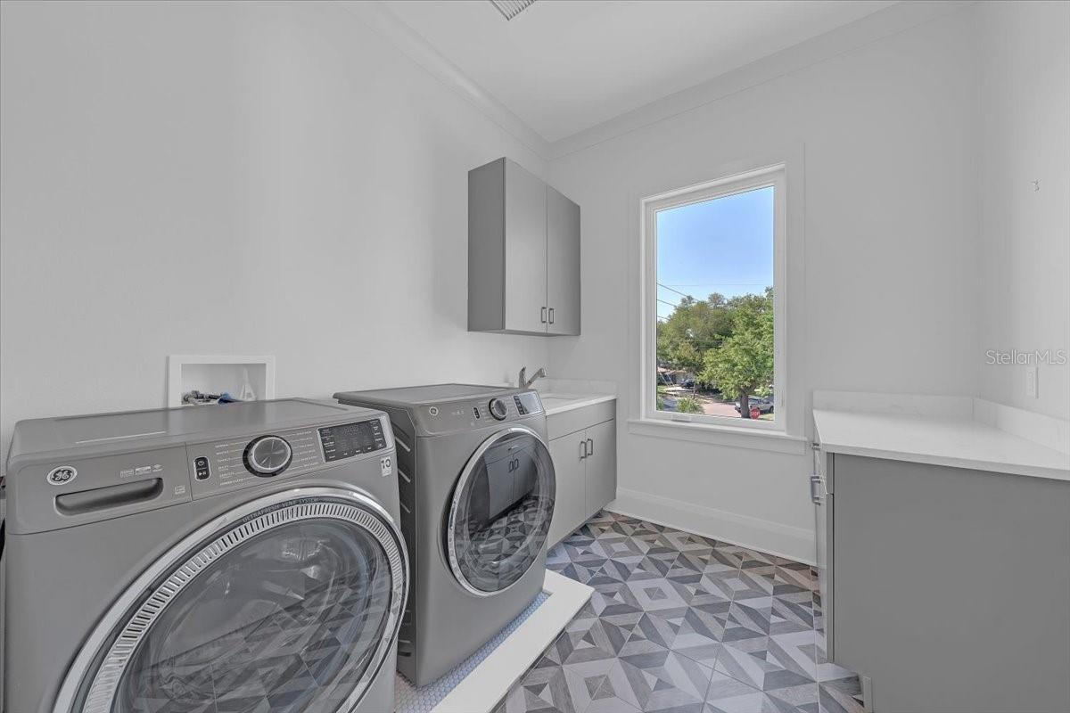 Image 46 of 84 For 419 Bayview Drive Ne