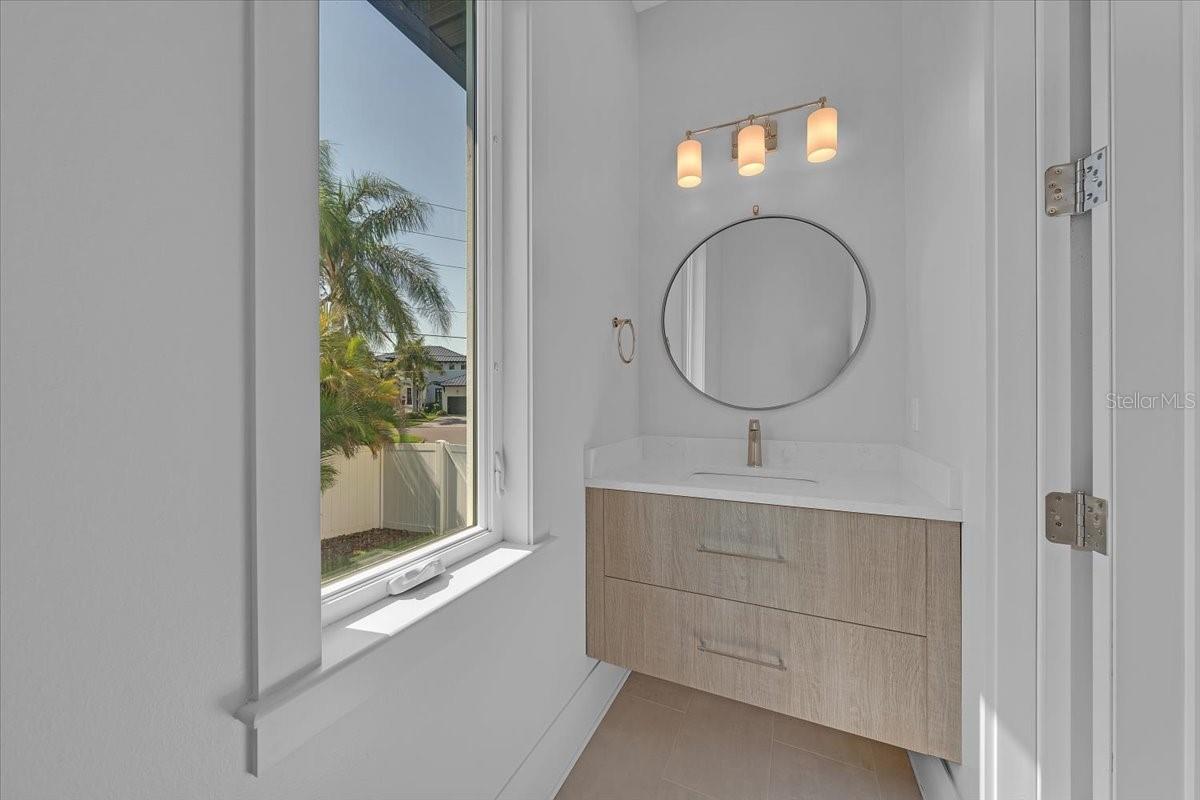 Image 60 of 84 For 419 Bayview Drive Ne