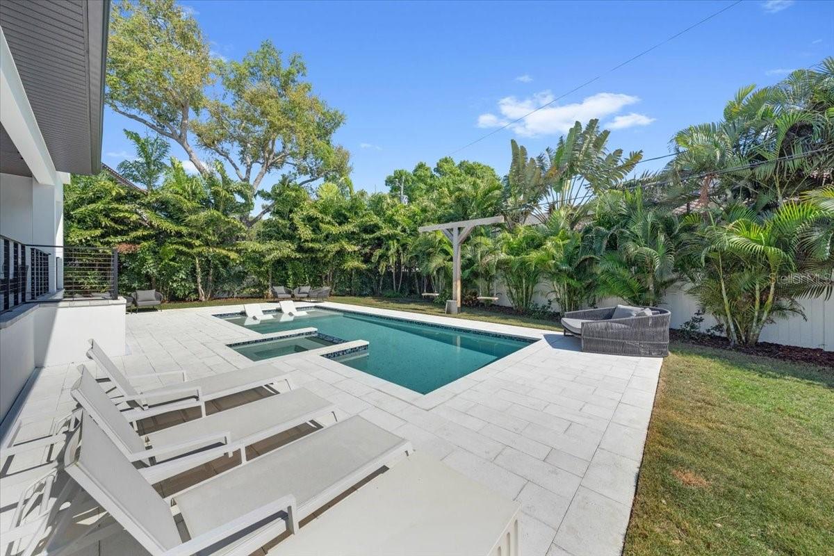 Image 61 of 84 For 419 Bayview Drive Ne