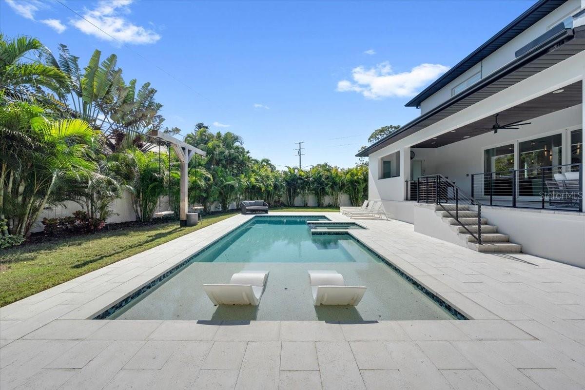 Image 66 of 84 For 419 Bayview Drive Ne