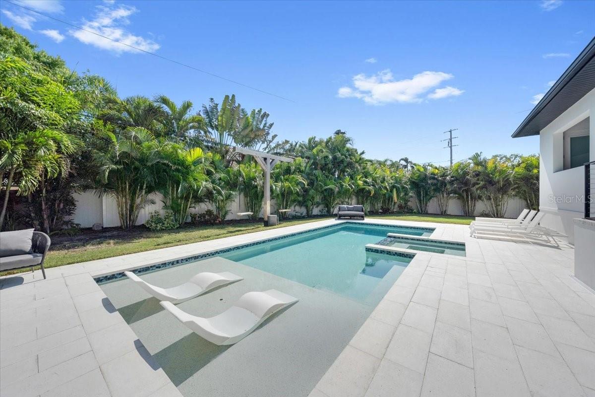 Image 67 of 84 For 419 Bayview Drive Ne