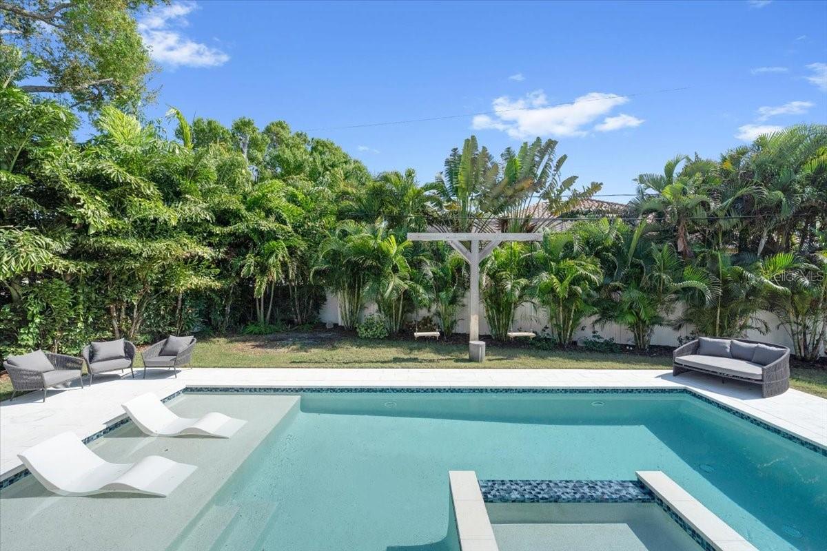 Image 68 of 84 For 419 Bayview Drive Ne