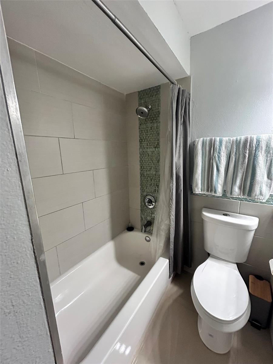 Image 17 of 29 For 8766 Mallard Reserve Drive 101