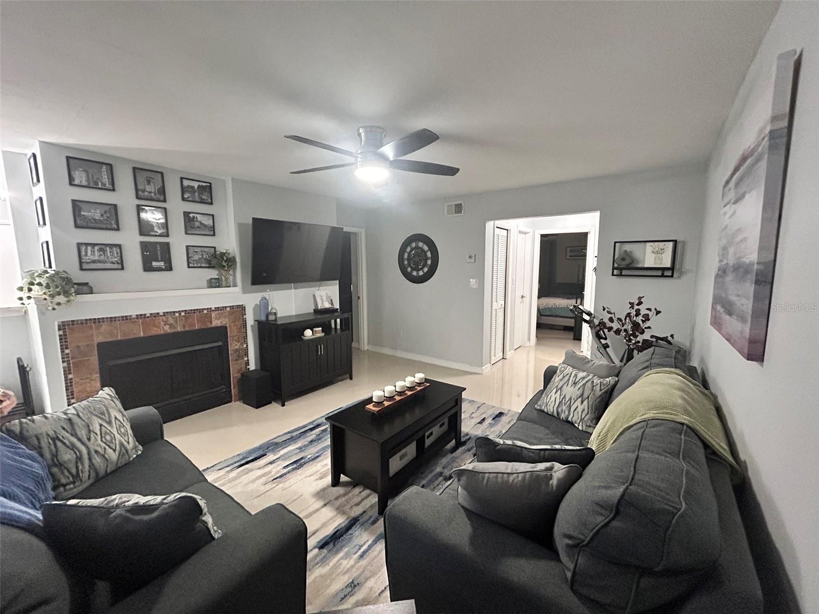 Image 5 of 29 For 8766 Mallard Reserve Drive 101