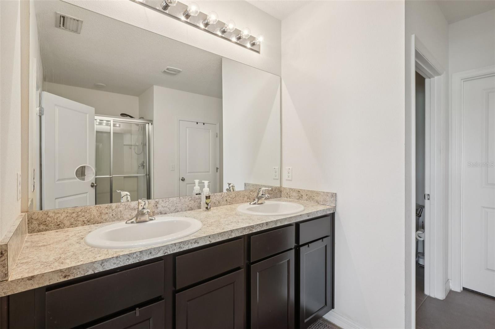 Image 22 of 38 For 11168 Leland Groves Drive