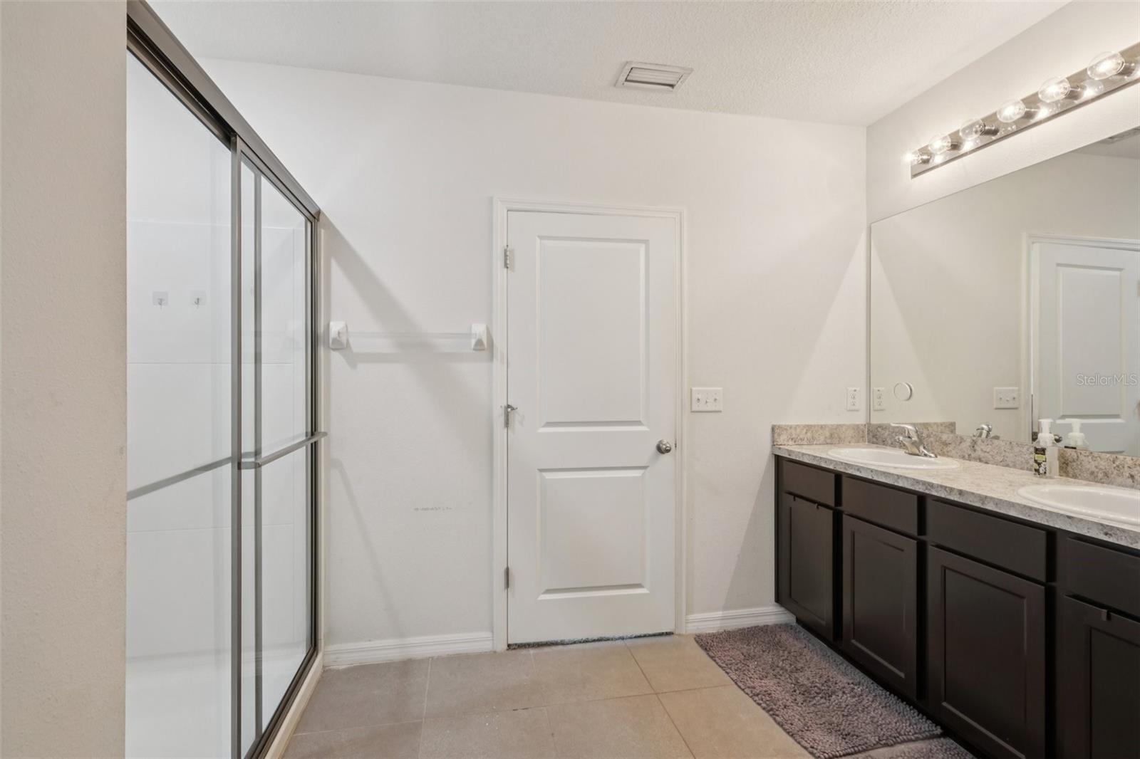 Image 26 of 38 For 11168 Leland Groves Drive