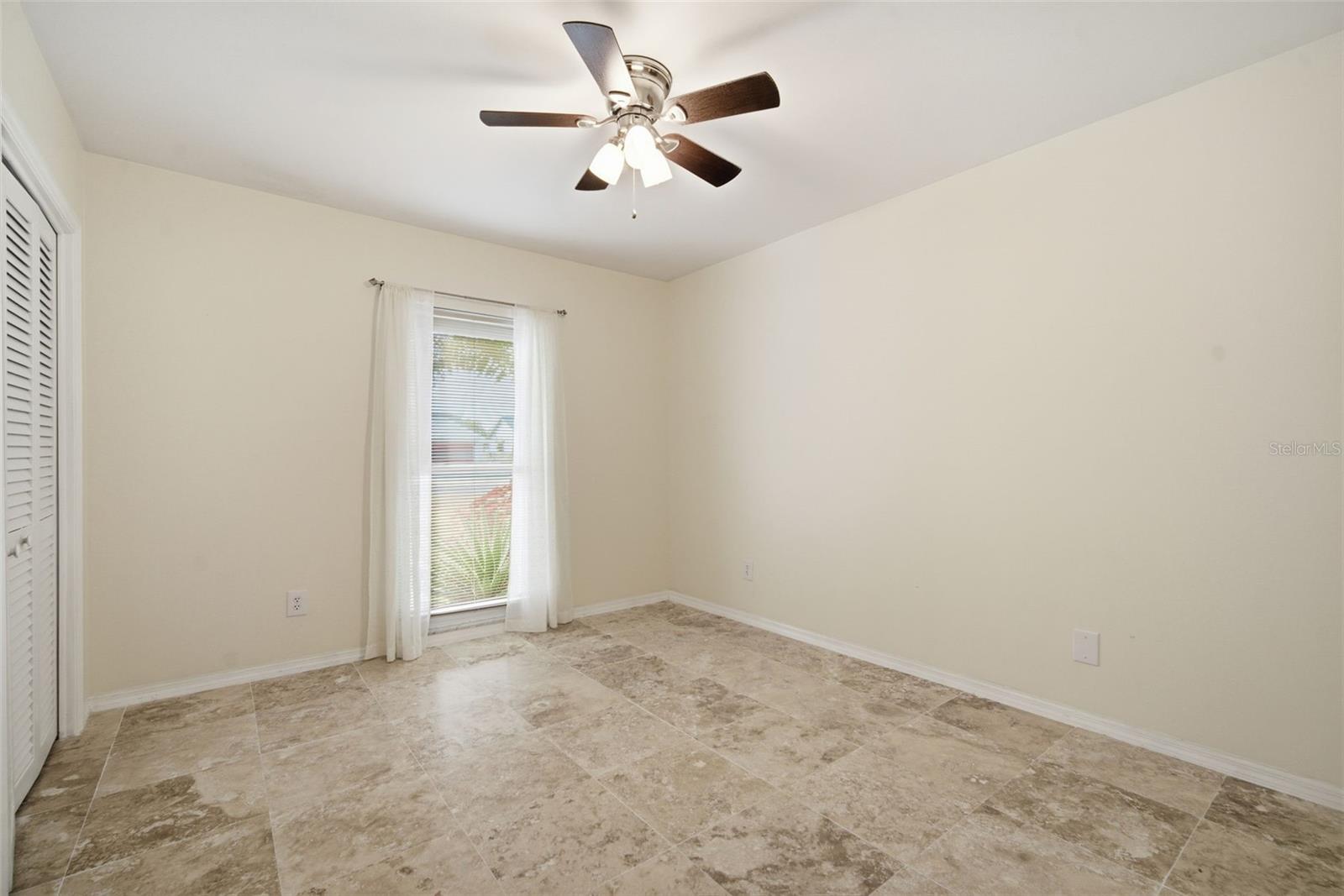 Image 28 of 90 For 606 Sylvan Drive