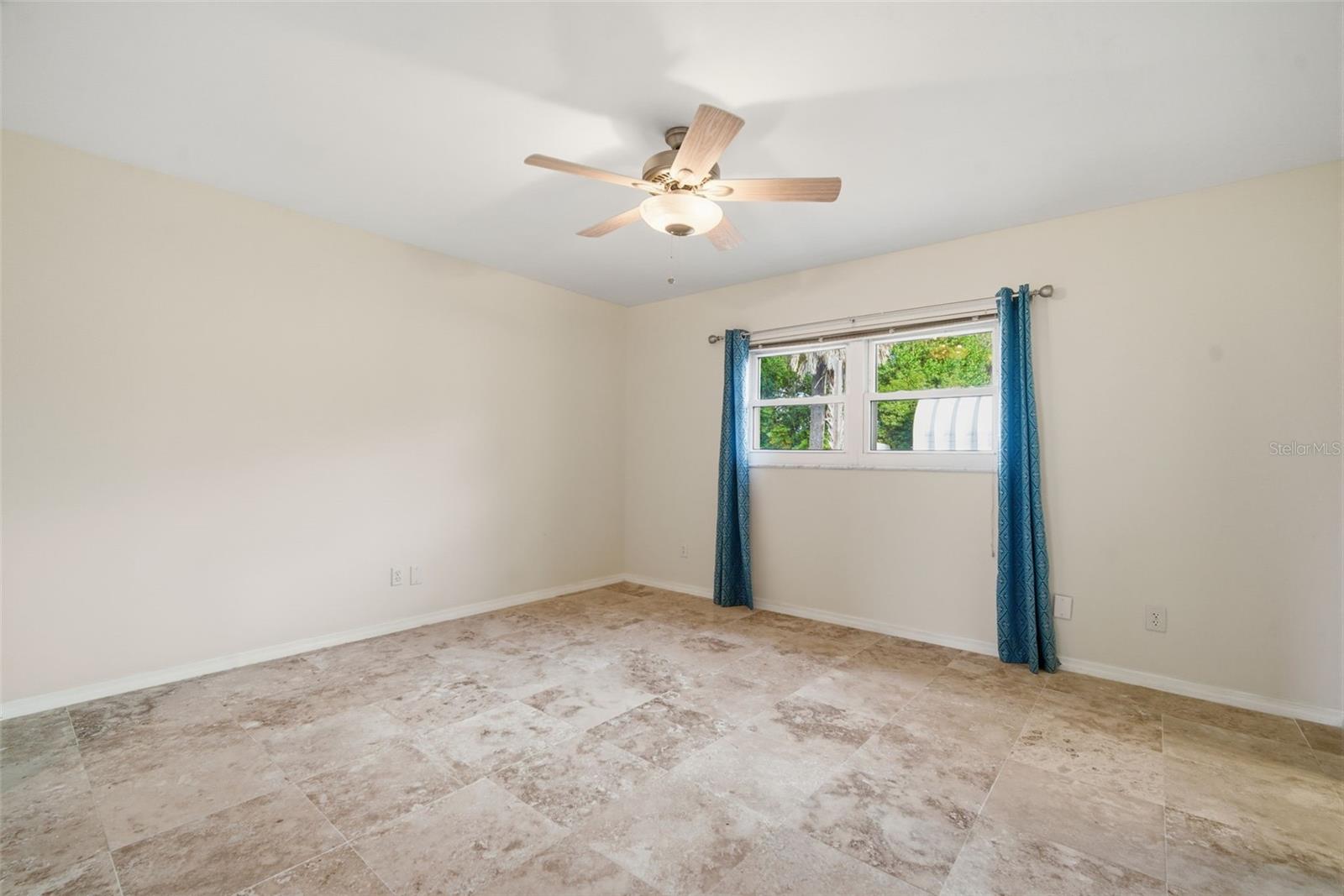 Image 32 of 90 For 606 Sylvan Drive