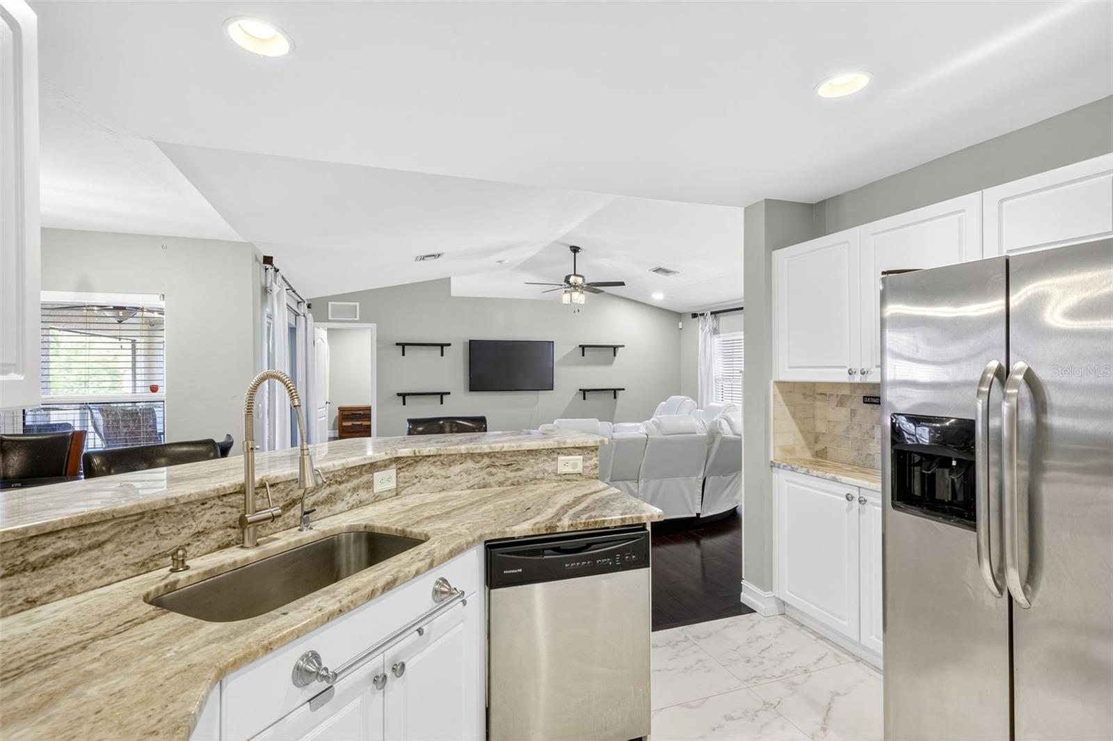 Image 12 of 39 For 421 Broadmoor Street