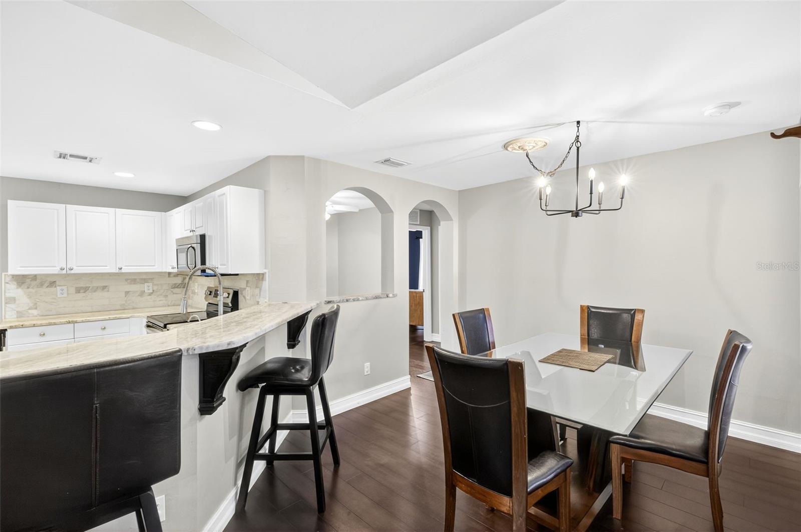 Image 14 of 39 For 421 Broadmoor Street