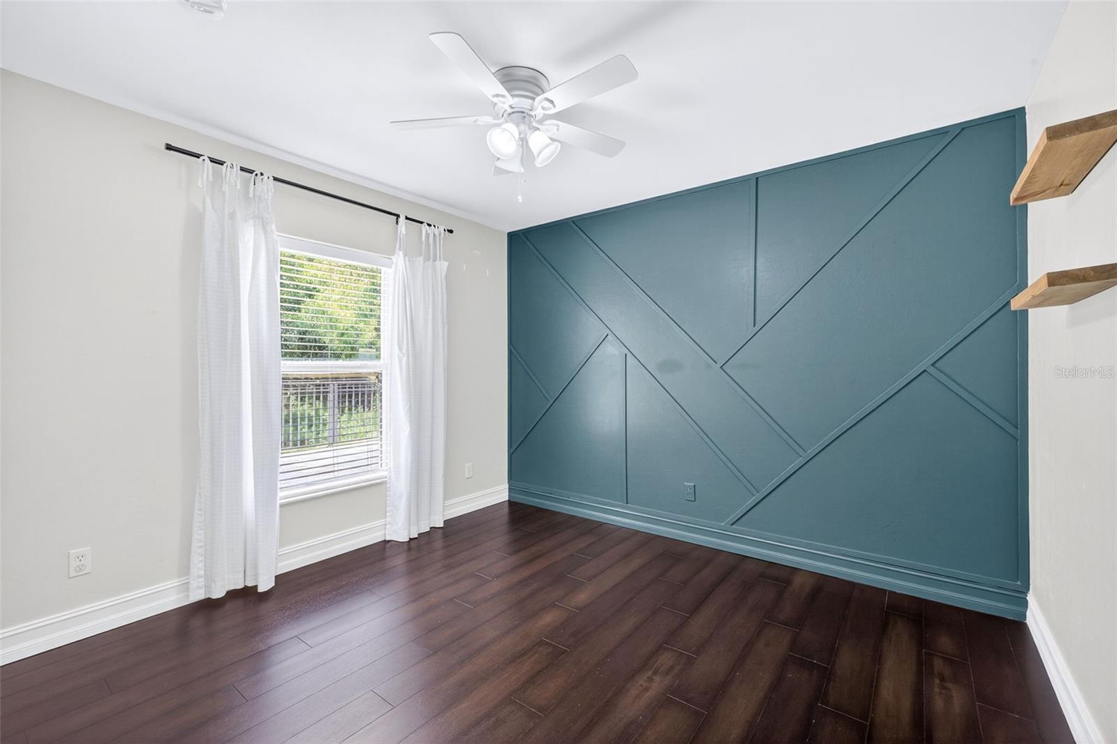 Image 22 of 39 For 421 Broadmoor Street