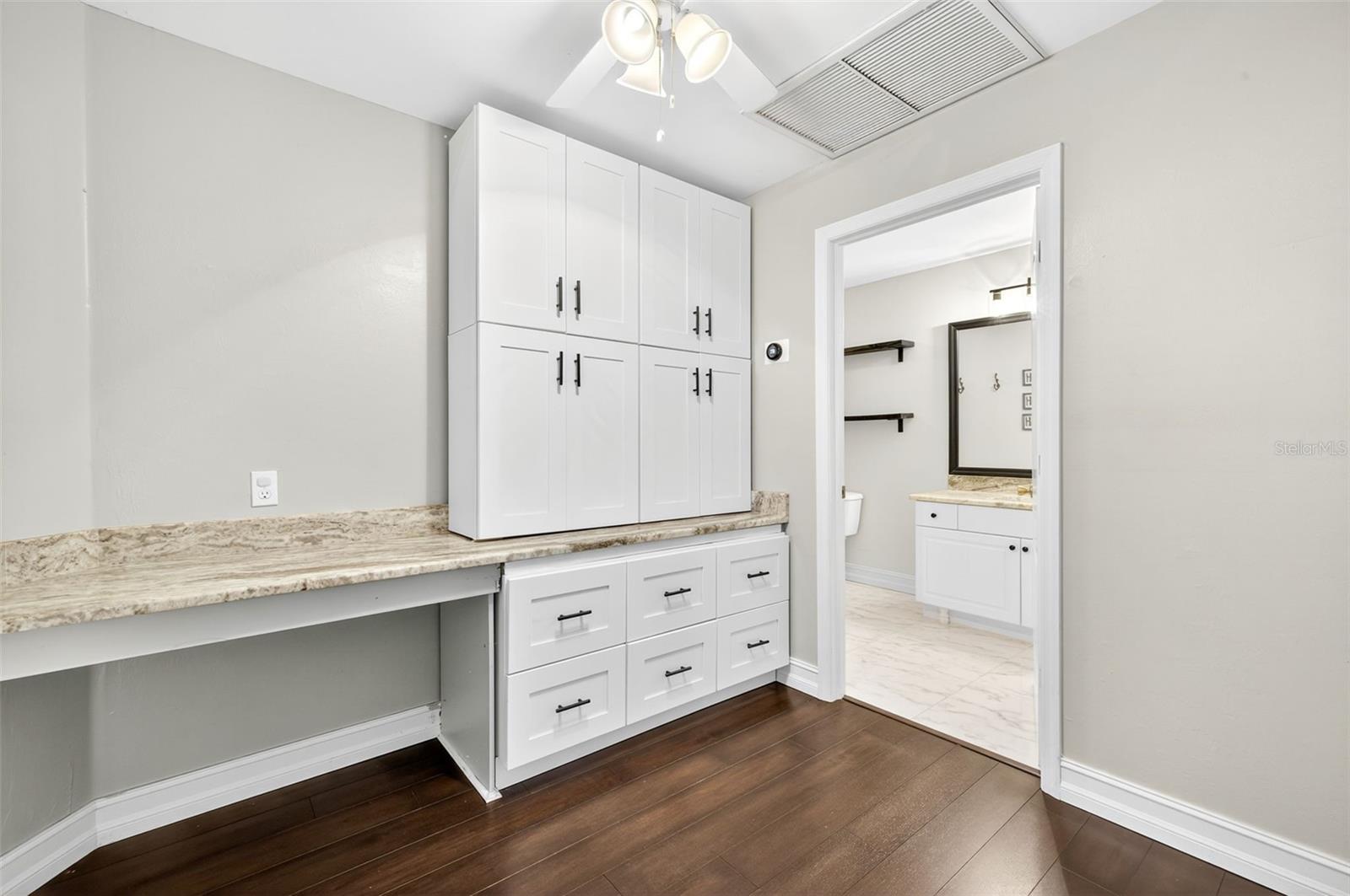 Image 24 of 39 For 421 Broadmoor Street