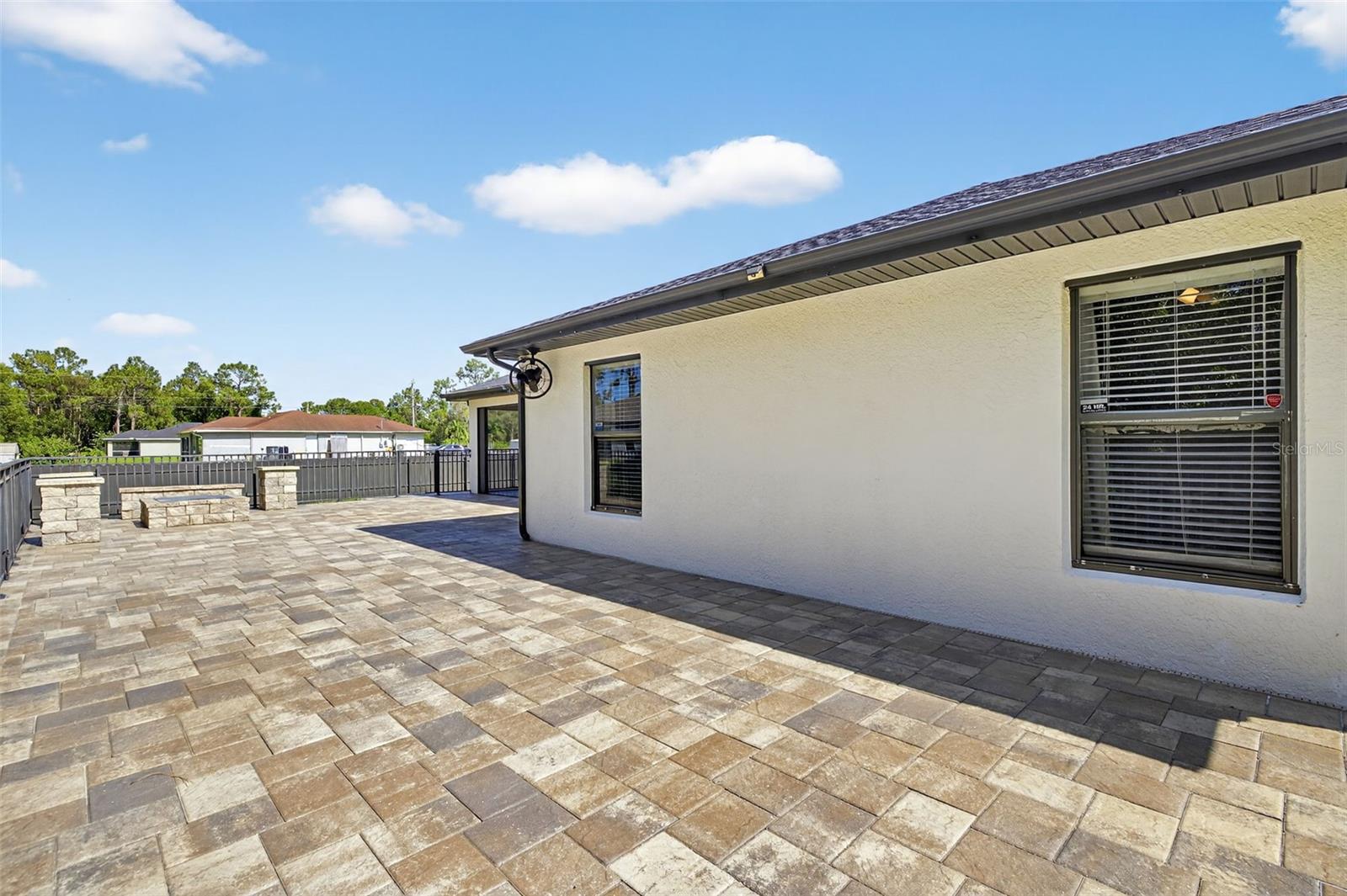 Image 29 of 39 For 421 Broadmoor Street