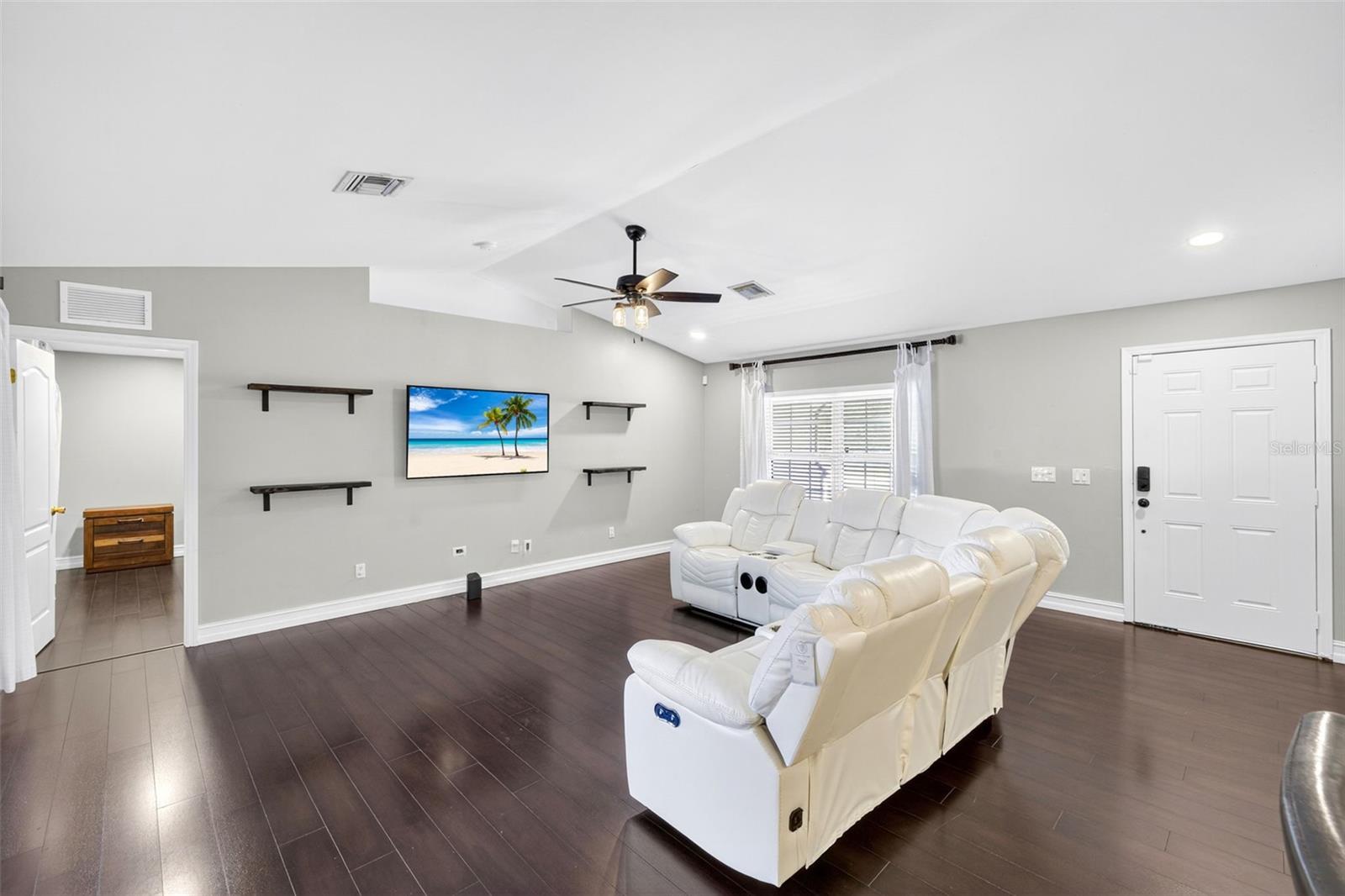 Image 5 of 39 For 421 Broadmoor Street