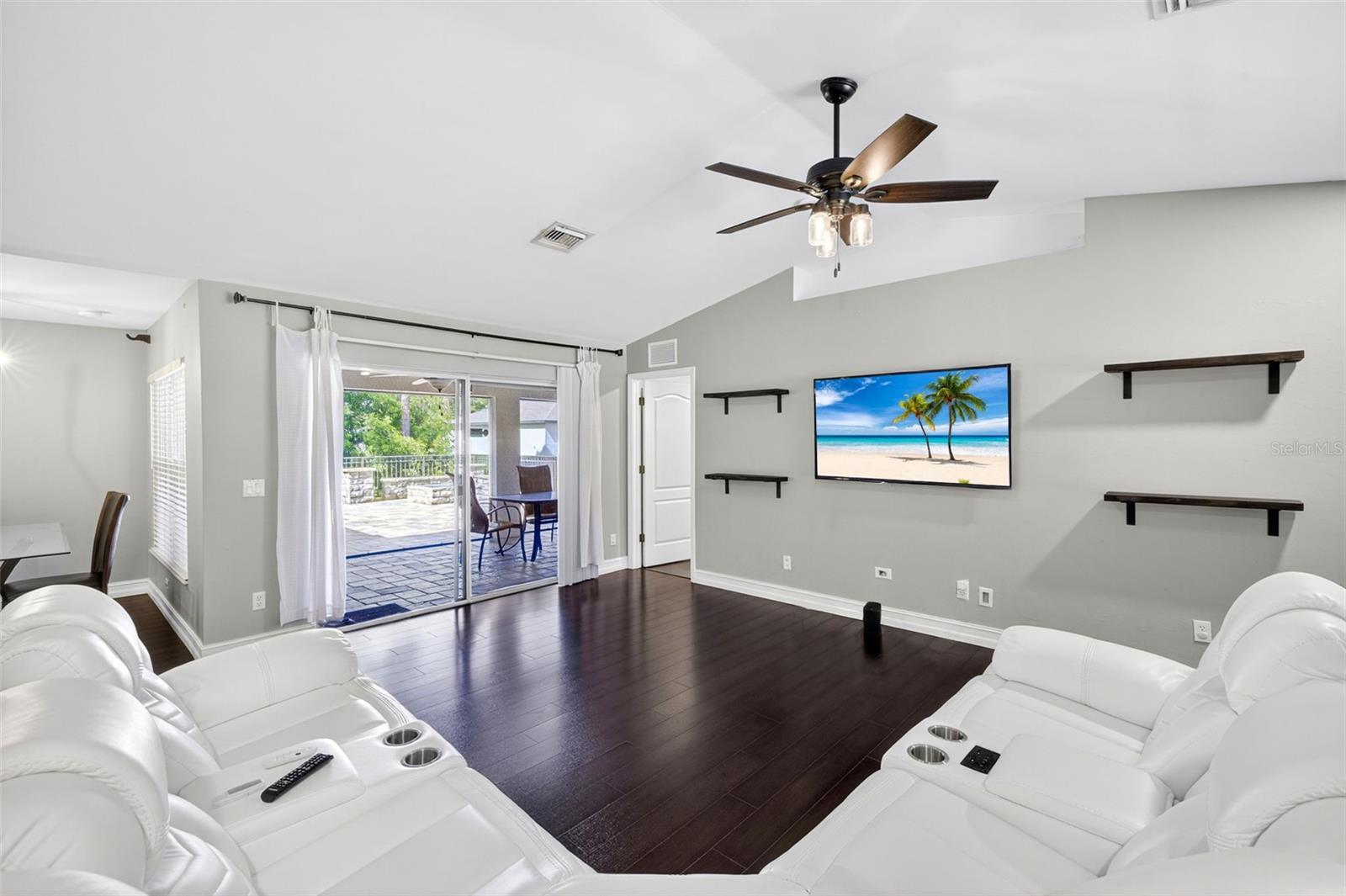 Image 7 of 39 For 421 Broadmoor Street