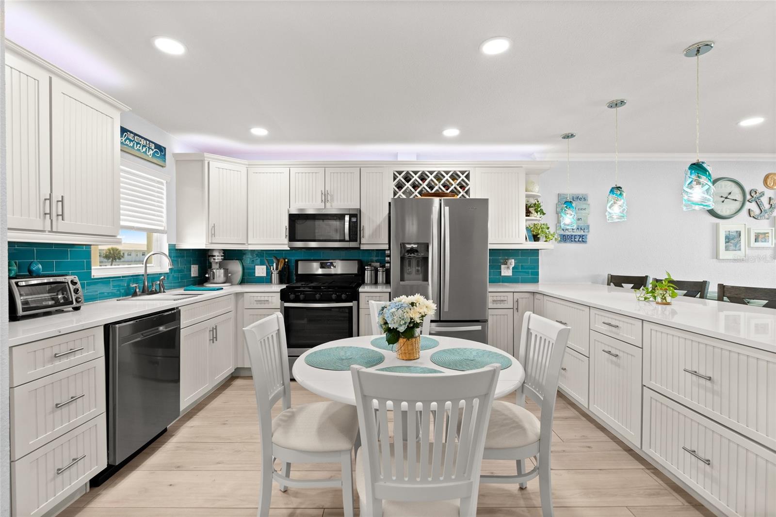 Image 17 of 31 For 1898 Shore Drive S 319