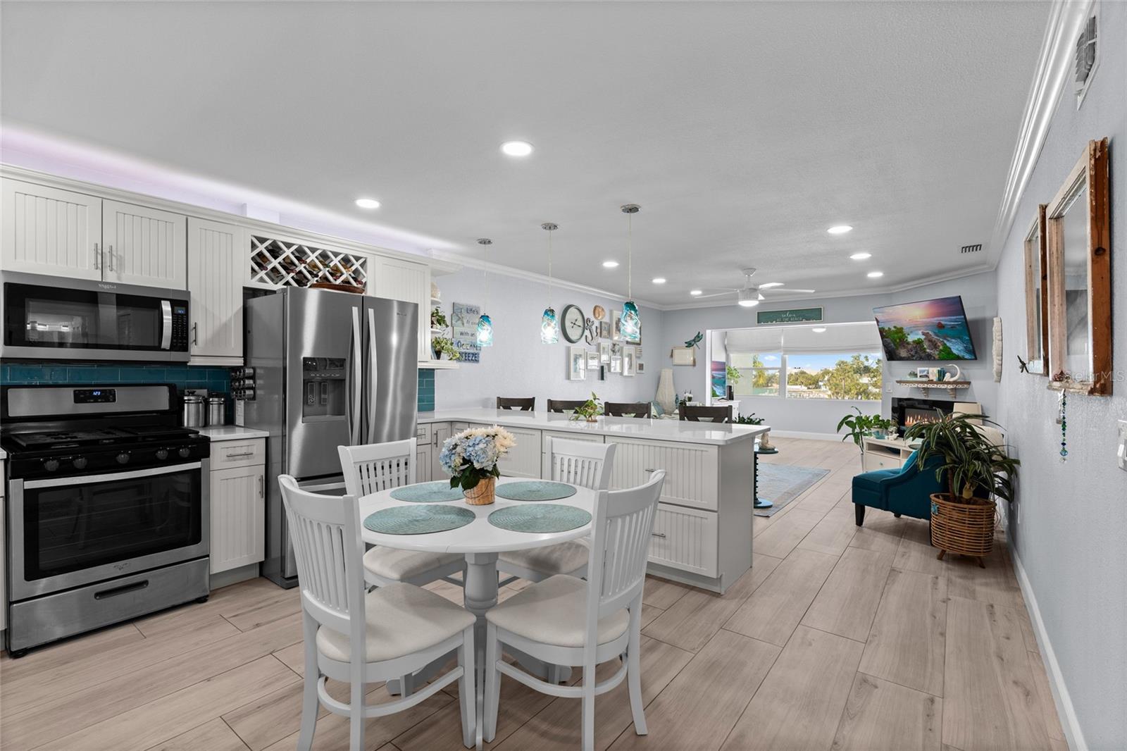 Image 18 of 31 For 1898 Shore Drive S 319